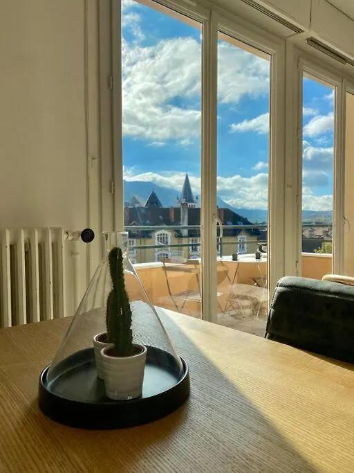 Appartement Toit-Terrasse Traversant Plein Centre 100M Du Lac à Annecy France